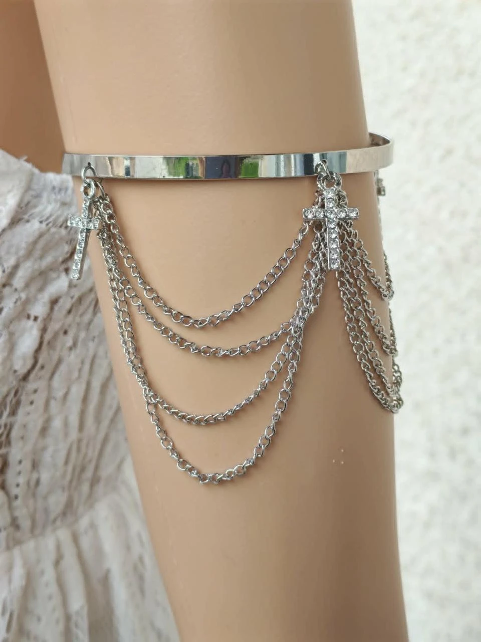 Bracelet bras argenté chaînettes et croix 2993 à 7.99€€